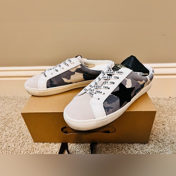 🎉LAST PIECE 🎉VINTAGE HAVANA
Queen Slip On Sneakers - Picture 2 of 4